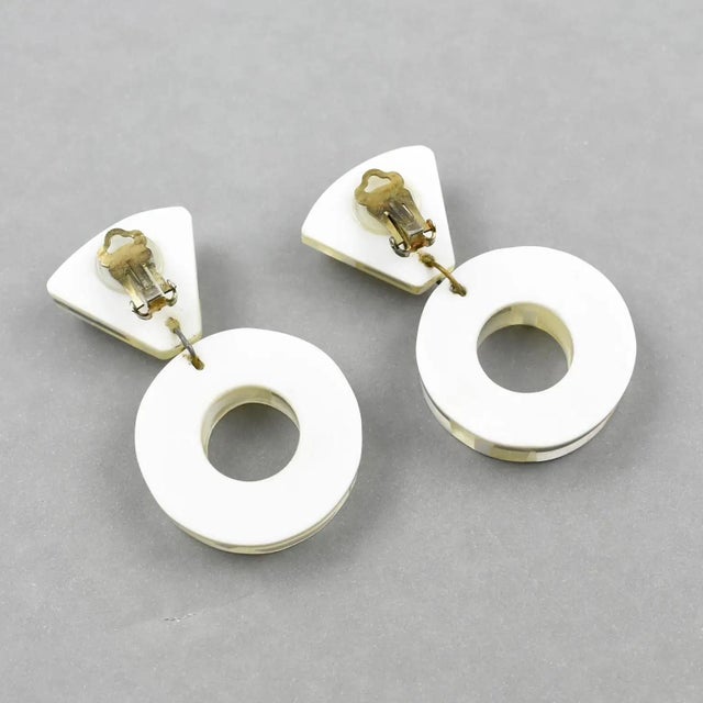 Kaso Cream-White and Mirror Acrylic Resin Clip Earrings For Sale In Atlanta - Image 6 of 10