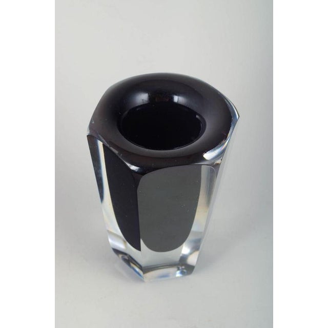 Faceted Art-Glass Vase by Vicke Lindstrand for Kosta Boda, 1970s For Sale - Image 3 of 5