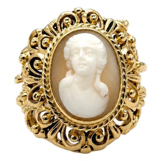 14k Yellow Gold Italian Cameo Ring, Early 20th Century, Size 6 For Sale