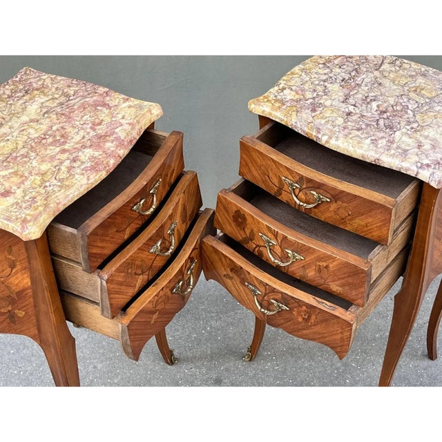 1940s Pair of French Louis XV Style Rosewood Side Tables Nightstands For Sale In Miami - Image 6 of 10