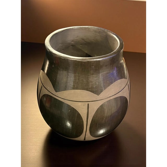 D Aguilar Blackware Pueblo Pottery Vase-Southwestern-New Mexico-Native American For Sale - Image 4 of 9