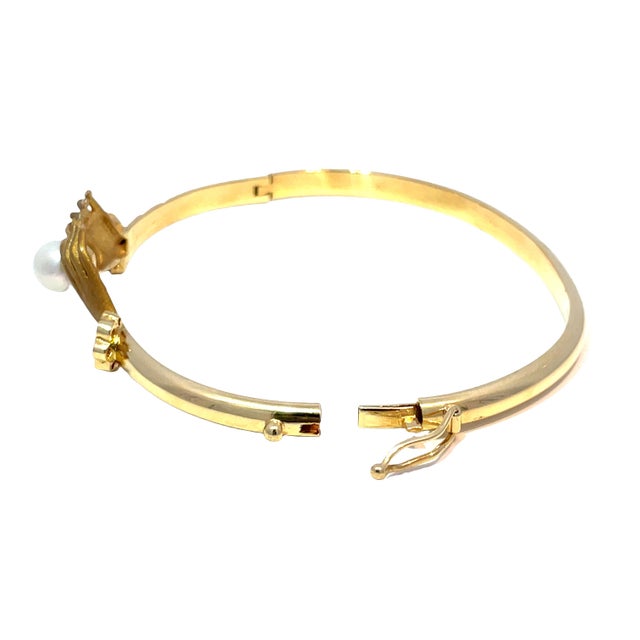Modern 18k Yellow Gold Diamond Hand Holding Pearl Bangle Bracelet For Sale - Image 3 of 4