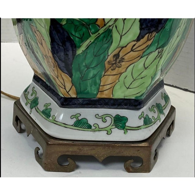 Midcentury Chinese Export Style Porcelain Tobacco Leaf Pattern Table Lamp For Sale - Image 4 of 5