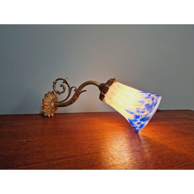 Blue Wall Light in Gilded Bronze and Blue and White Speckled Glass, Early 20th Century For Sale - Image 8 of 15