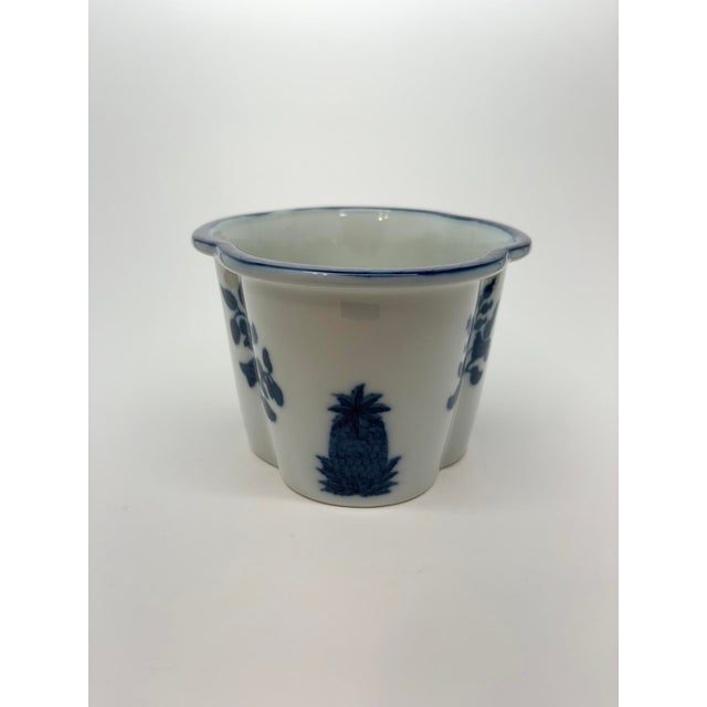 Mottahedeh Vintage Blue Pineapple Porcelain Cachepot Styled After Mottahedeh For Sale - Image 4 of 10