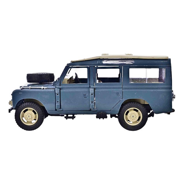 1:24/1:25 Scale Die-Cast Land Rover Series III Station Wagon, Italy, 1980s For Sale