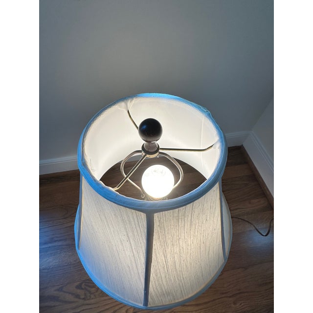 Traditional Vintage Brass Table Lamp With Turned Base & Empire Shade – Classic Traditional Style For Sale - Image 3 of 5