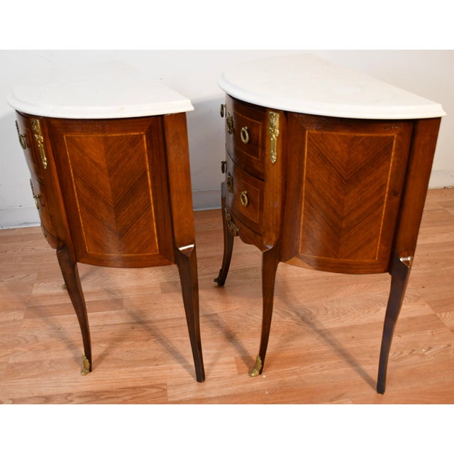 1910 Pair of Antique French Louis XV Walnut & Satinwood Inlay Marble Top Nightstands For Sale - Image 12 of 15