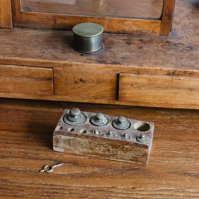Transparent Antique French Pharmacy Scale in Original Glass Display Case | Burgundy, France For Sale - Image 8 of 8