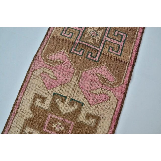 1950s Mid 20th Century Oushak Kitchen Decor Runner Rug For Sale - Image 5 of 11