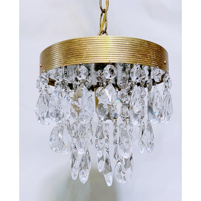 Bring timeless elegance and sophisticated glamour to your home with this exquisite vintage crystal upside-down cake...