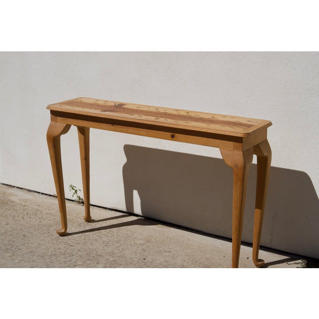 Queen Anne 1980s Handcrafted Queen Anne Sofa Table, Fire-Figured Sugar Pine Top For Sale - Image 3 of 14