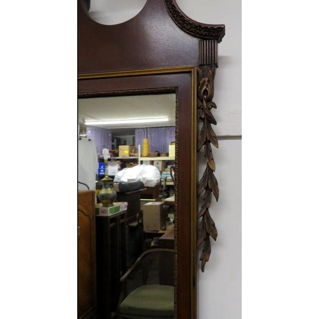 Traditional Grand Mid 20th Century Federal Style Mahogany & Parcel Gilt Hall Mirror With Urn Finial For Sale - Image 3 of 8