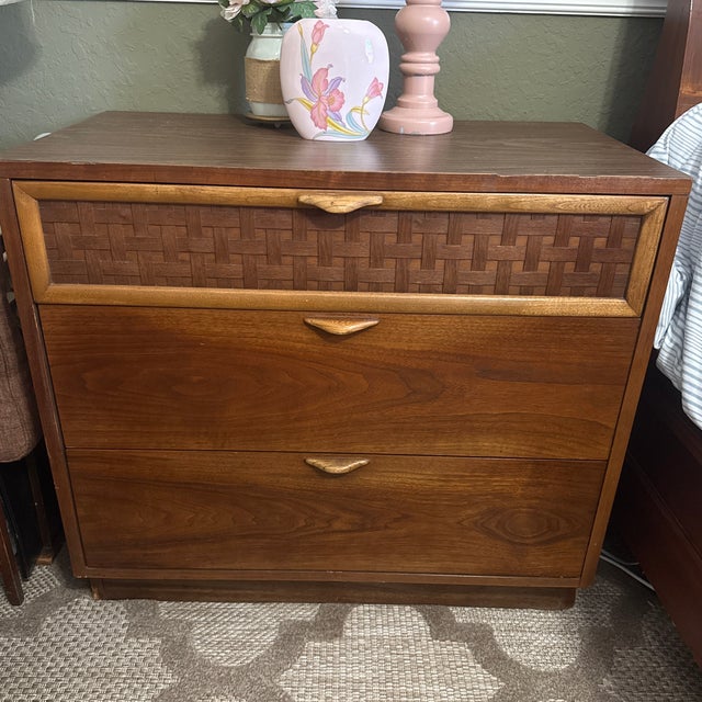 Vintage Mid-Century Modern Lane "Perception" Walnut 3-Drawer Dresser / Chest For Sale In Miami - Image 6 of 6