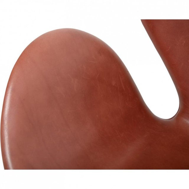 1960s Vintage Swan Chair in Red Patinated Leather by Arne Jacobsen, 1960s For Sale - Image 5 of 13