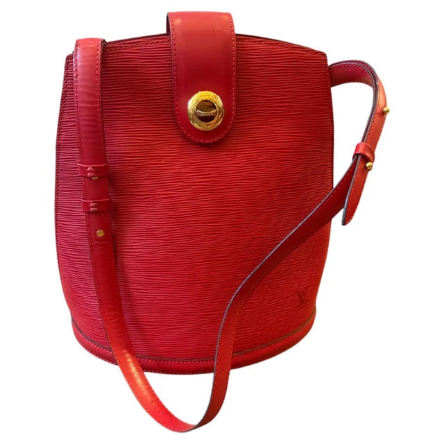 A 1995 Vintage Louis Vuitton Castillan Red Epi Leather Cluny Shoulder Bag For Sale - Image 6 of 17