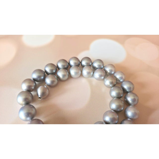 Modern Tahitian Black Pearl Necklace, South Sea Pearls, 14k White Gold Clasp, 17" For Sale - Image 3 of 14