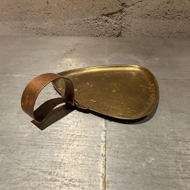 Vintage Mid-Century Modern Triangular Tray Hammered Brass For Sale In San Diego - Image 6 of 8