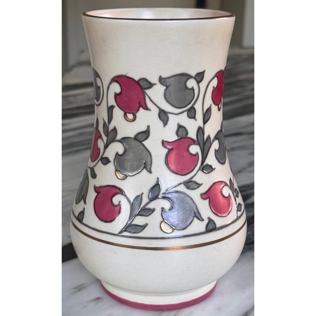Charlotte Rhead 1930's Made in England Oyster Pattern Crown Ducal Vase For Sale In Seattle - Image 6 of 13