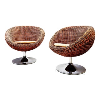 Vintage Swiveling Wicker Chairs, Set of 2 For Sale