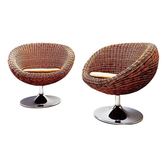 Vintage Swiveling Wicker Chairs, Set of 2 For Sale