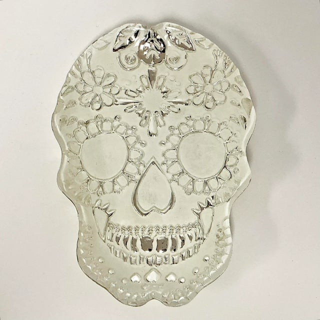 This vintage glass Scull decorative Bowl has a Mexican Day of the Dead style and is perfect for a Cinco de Mayo party to...