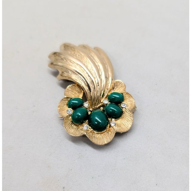 Mid-Century Modern Vintage Signed Ledo 1961 Goldtone Faux-Jade Cabochon & Clear Rhinestone Comet Brooch For Sale - Image 3 of 8
