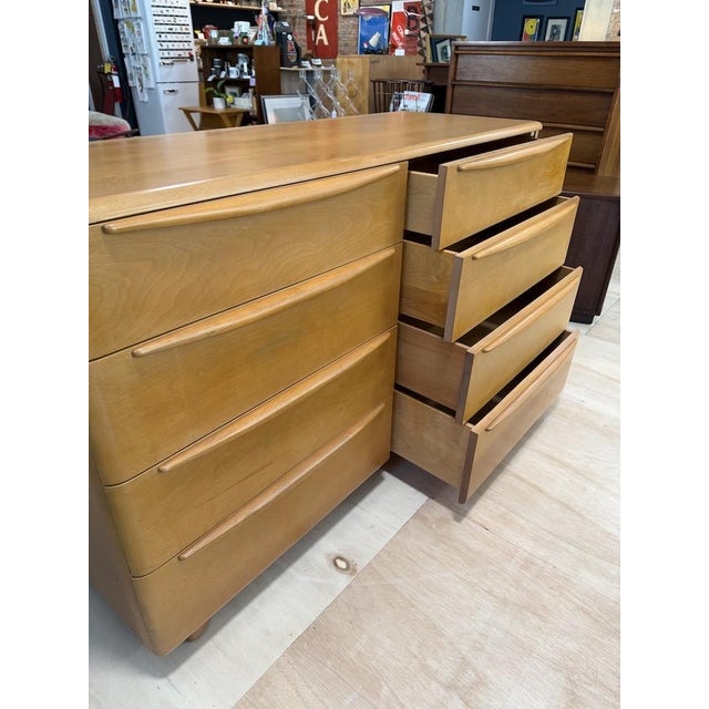Heywood Wakefield ‘Encore’ Double Dresser Model M524 For Sale - Image 12 of 16