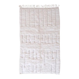 White Moroccan Beni Mrirt Wool Rug - 8.6 X 4.9 Ft For Sale