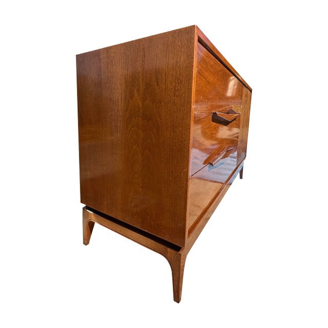 1960s Vintage Mid Century Modern Sculpted Compact Credenza or Dresser by Albert Parvin For Sale - Image 5 of 7