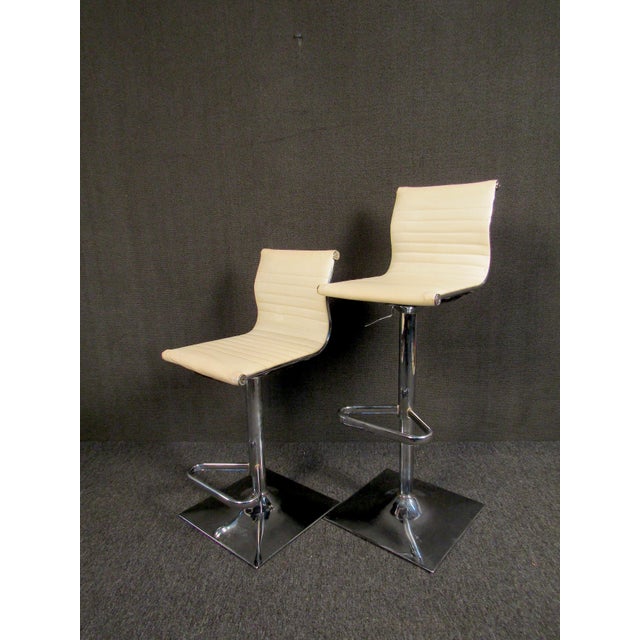 1970s 1970s Vintage Modern White Vinyl Barstools For Sale - Image 5 of 12