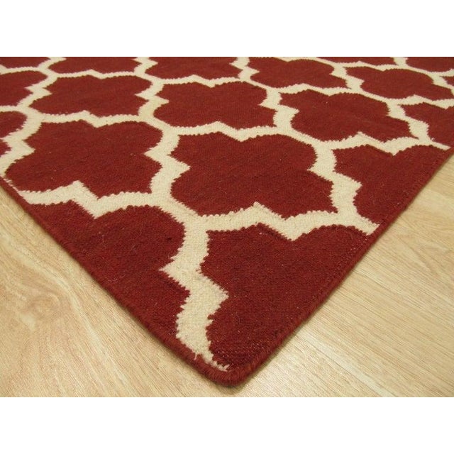 Contemporary 8x10 Coral Flat Weave Wool Lattice Linkage Geometric Modern Carpet Rug For Sale - Image 3 of 4