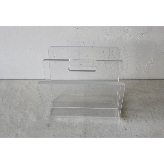 1980s Vintage Modern Heavy Lucite Acrylic Two Section Magazine Holder Built-in Handle For Sale - Image 5 of 7