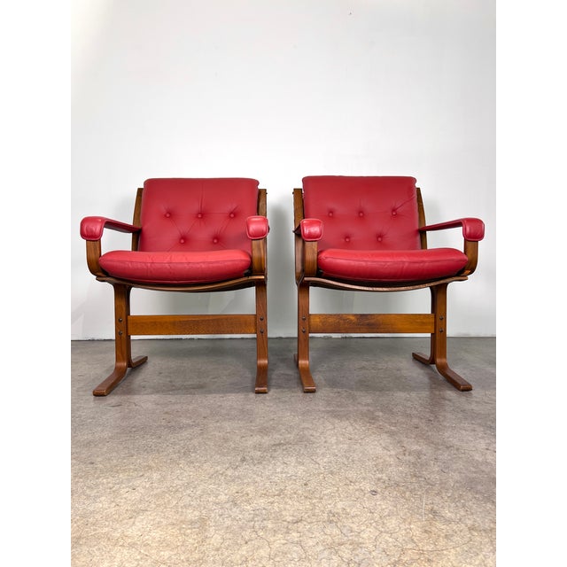 1970s Pair Red Leather/ Rosewood Framed “Siesta Arm Chairs” by Norwegian Designer Ingmar Relling for Westnofa For Sale - Image 10 of 12
