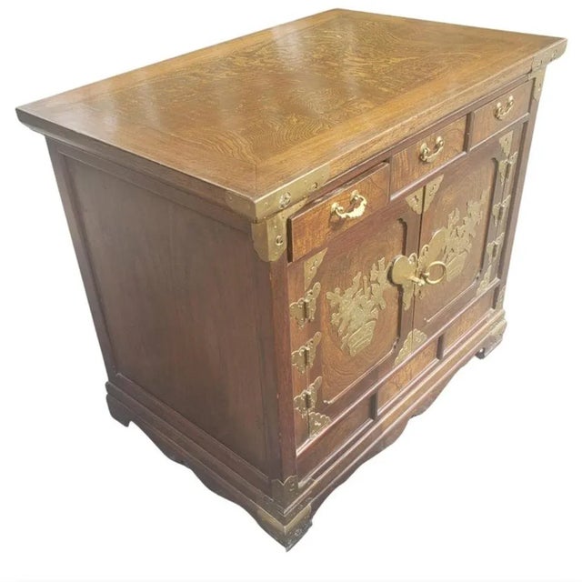 A beautiful and versatile pair of Asian Tansu Side Tables Cabinets, bedside table in very good vintage condition. Banded...