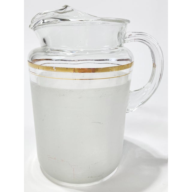 Mid 20th Century Vintage Etched Glass Gold Rimmed Pitcher and 12 Glasses, Set of 13 For Sale - Image 5 of 8