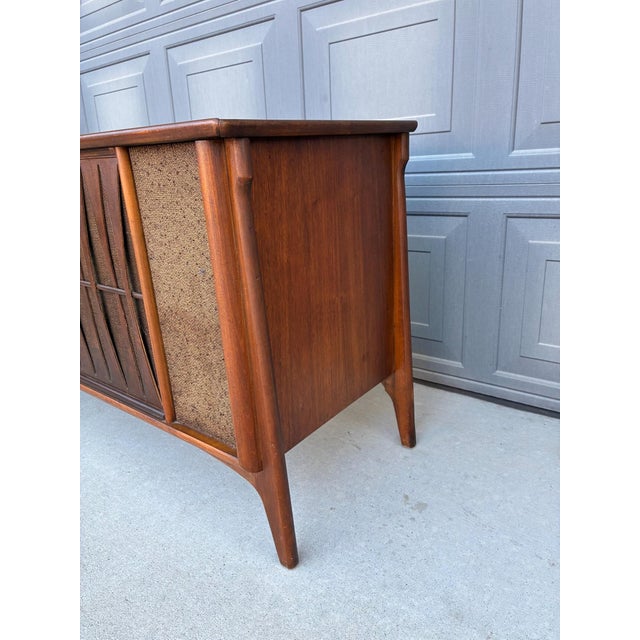 Wood Vintage Mid Century Stereo Console/Record Player Console/Cabinet by Rca Victrola For Sale - Image 7 of 9