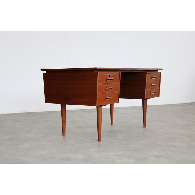 Vintage Danish Desk in Teak, 1960s, in Good conditions. Designed 1960 to 1969