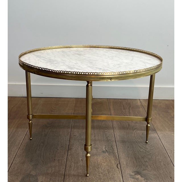 Maison Jansen 1940s Neoclassical style round brass coffee table with marble top Attributed to Maison Jansen For Sale - Image 4 of 12