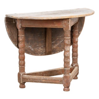 Early 19th Century Swedish Painted Pine Drop Leaf Small Round Table For Sale