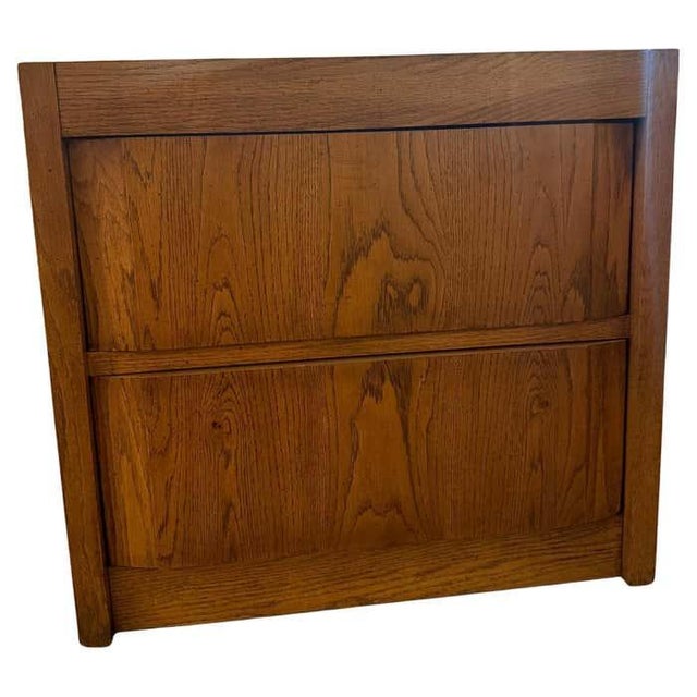 Elegant and timeless, this pair of mid-century modern walnut nightstands from the Huxley collection by Thomasville...