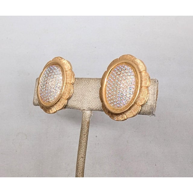 Mid-Century Modern Vintage 1960s Signed Napier Goldtone Oval Iridescent Bumpy Rhinestone Flower Clip Earrings-2 Pieces For Sale - Image 3 of 7