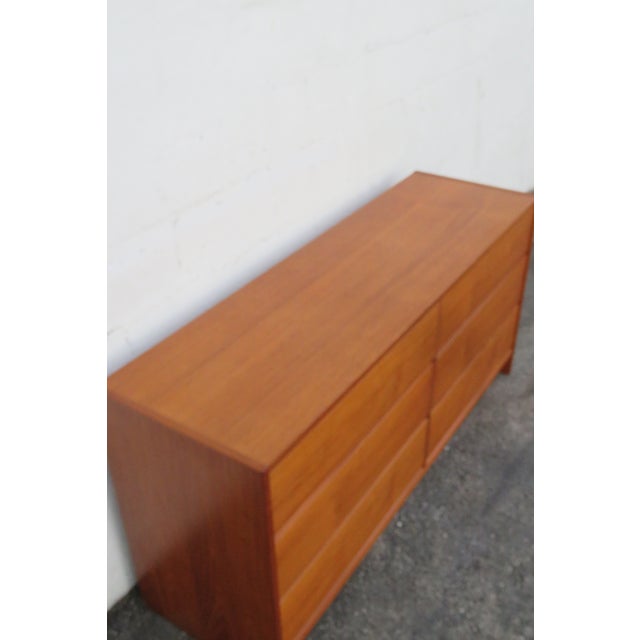 Late 20th Century Danish Modern Mid Century Long Dresser Sideboard Tv Media Console 6203 For Sale - Image 4 of 18