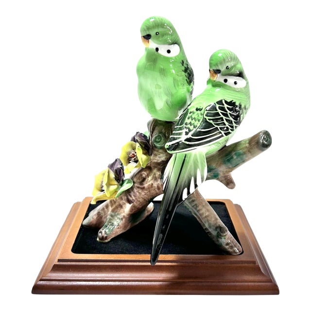Mid Century Porcelain Parakeet Sculpture – Chinoiserie Bird Figurine on Wood Base For Sale