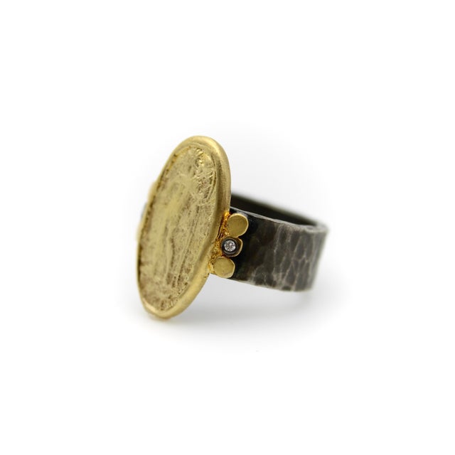 1990s Ancient-Inspired Classical Sterling Silver and 24k Gold Ring With Diamonds, Size 7 For Sale In Los Angeles - Image 6 of 9