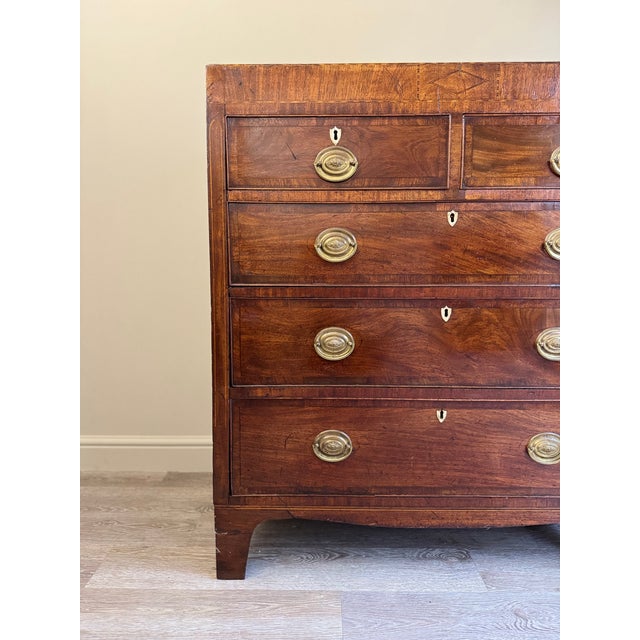 Georgian Chest of Drawers in Mahogany For Sale - Image 3 of 17