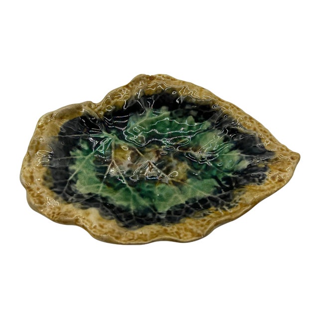 Antique English Majolica Leaf Shaped Dish Brown and Green Color, Circa 1880 For Sale