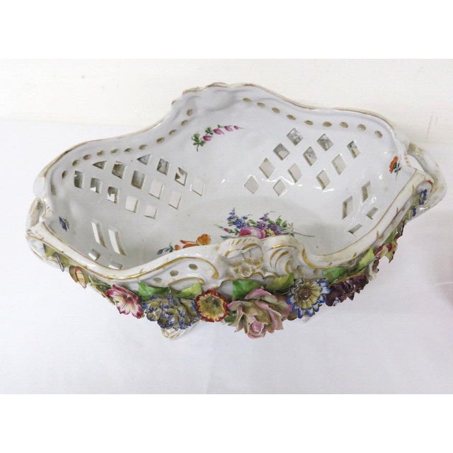 Rococo Antique Von Schierholz Reticulated Porcelain Console Bowl - 1907-1927 For Sale - Image 3 of 6