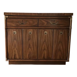 1970s Vintage Mid Century Modern Drexel Campaign Flip Top Server Dry Bar For Sale