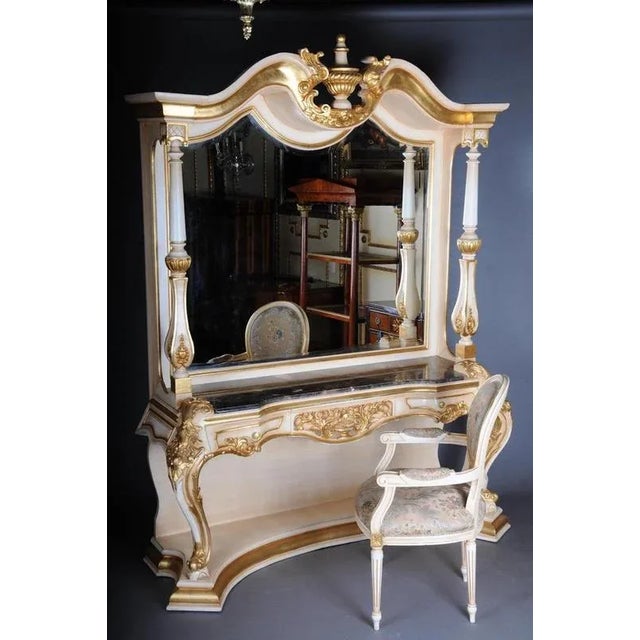 Magnificent sideboard / dresser / dressing table Baroque, 20th century Body made of solid beechwood, finely carved,...